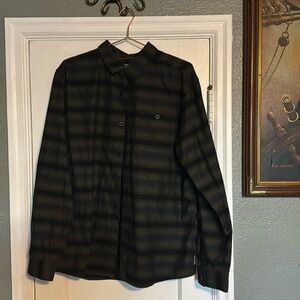 Mountain Hardwear Black and Green Men's Shirt